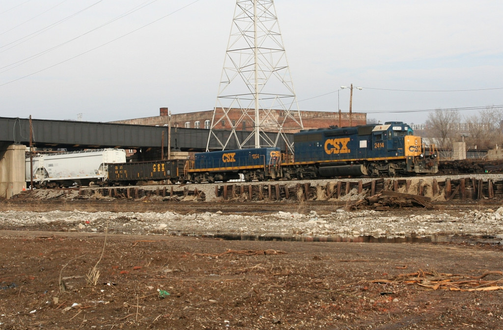 CSX yard job going under NS main to the river bridge